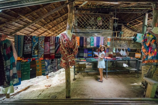 Kanchanaburi Souvenir Guide 2026: Discovering Authentic Local Treasures & Premium Floating Luxury at The FloatHouse River Kwai 2 Kanchanaburi Souvenir Guide 2026: Discovering Authentic Local Treasures & Premium Floating Luxury at The FloatHouse River Kwai 2