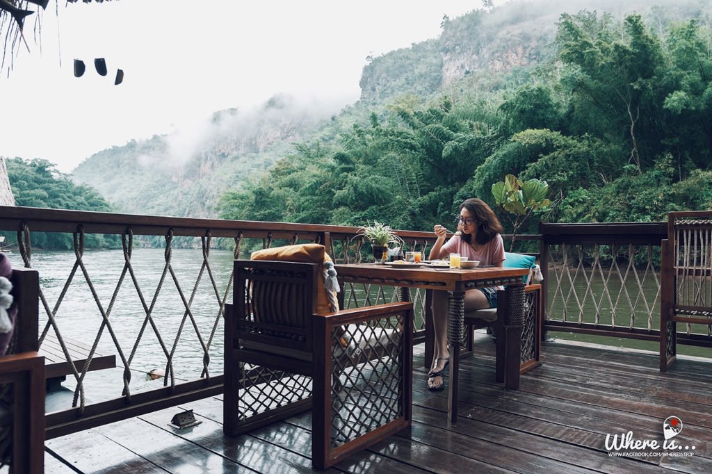 เค้าเรียกที่นี่ว่าแพไฮโซ "The Float House River Kwai Resort" 27