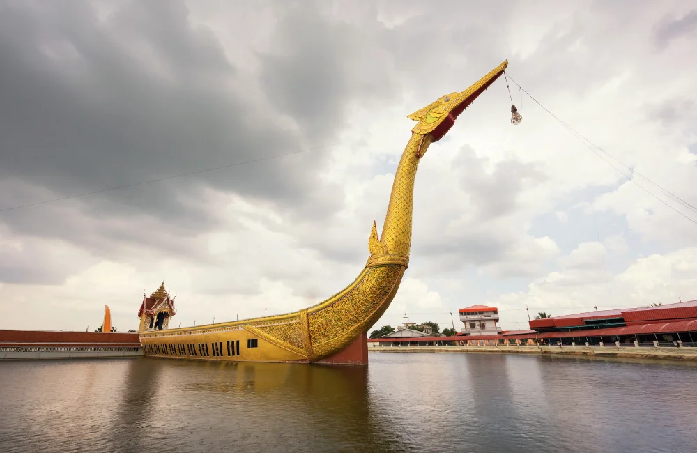 ชมความงามของเรือสุพรรณหงษ์ที่วัดสระลงเรือ 2 royal-barge-suphannahong-at-wat-sa-long-ruea-2