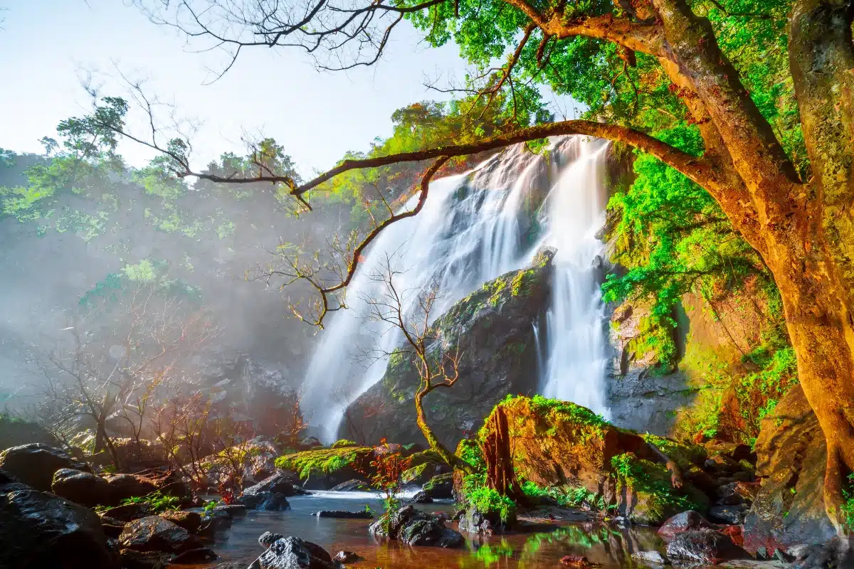 รวม 7 อุทยานในกาญจนบุรี กับร่องรอยประวัติศาสตร์สำคัญของไทย
