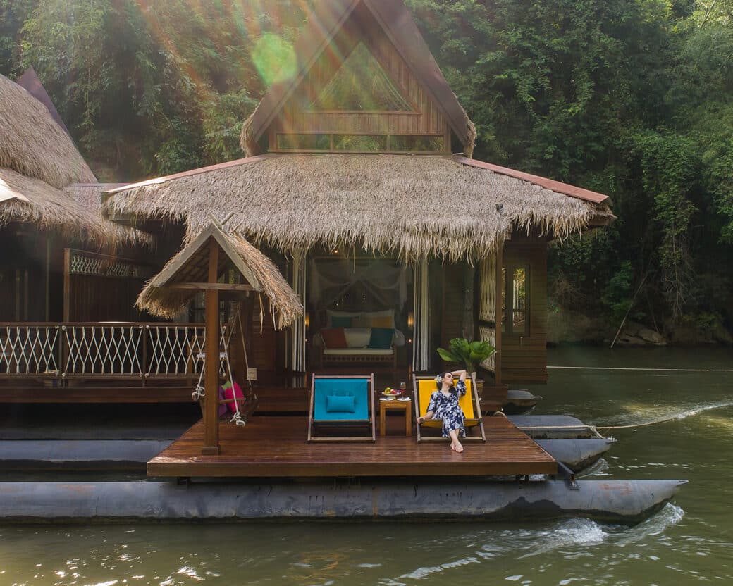 หนีไอแดด แช่น้ำเย็นฉ่ำ! เช็คลิสต์กิจกรรมหนีร้อนที่แพเมืองกาญจน์ พร้อมพักผ่อนเหนือระดับที่ เดอะ โฟลทเฮ้าส์ ริเวอร์แคว 1 Panoramic Floating Villa